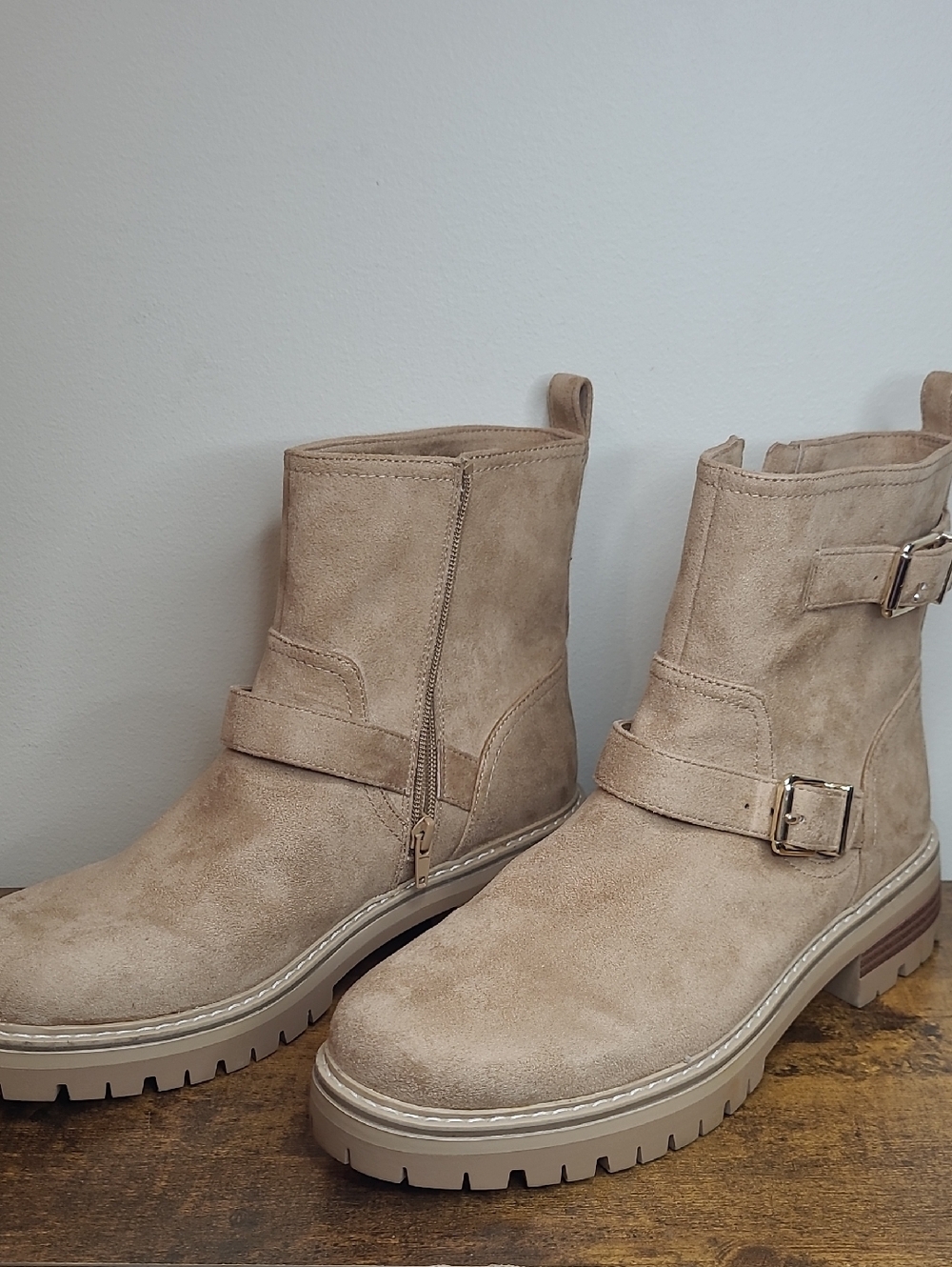 Wonderly Tan Suede Ankle Boots with Faux Fur Lining size 9